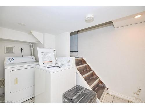 5267 Mcrae Street, Niagara Falls, ON - Indoor Photo Showing Laundry Room