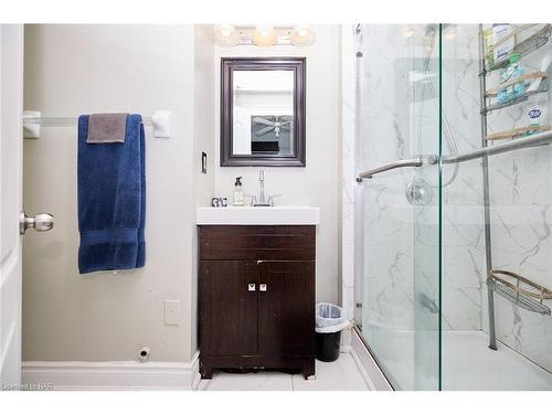 5267 Mcrae Street, Niagara Falls, ON - Indoor Photo Showing Bathroom