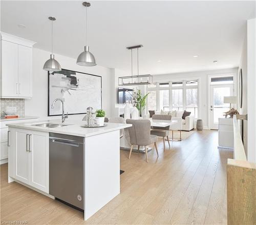 70C-586 Seneca Drive, Fort Erie, ON - Indoor Photo Showing Kitchen With Upgraded Kitchen