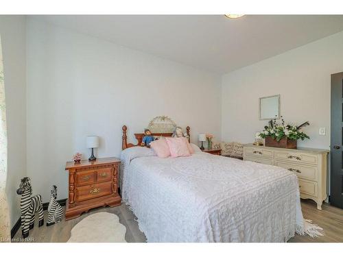 2848 Mountain Road, Lincoln, ON - Indoor Photo Showing Bedroom