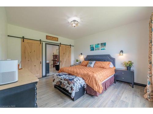 2848 Mountain Road, Lincoln, ON - Indoor Photo Showing Bedroom