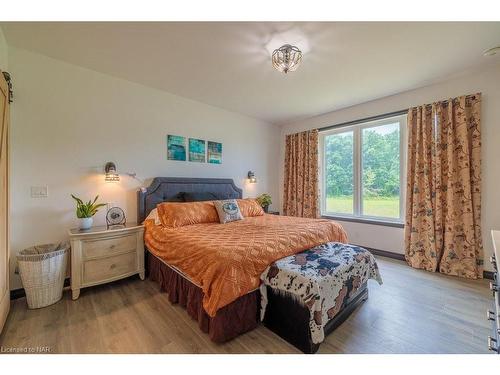 2848 Mountain Road, Lincoln, ON - Indoor Photo Showing Bedroom