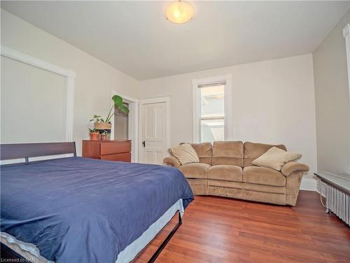 11 Bessey Street, St. Catharines, ON - Indoor Photo Showing Bedroom