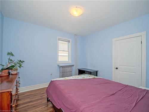 11 Bessey Street, St. Catharines, ON - Indoor Photo Showing Bedroom