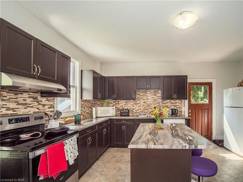 11 Bessey Street, St. Catharines, ON - Indoor Photo Showing Kitchen With Upgraded Kitchen