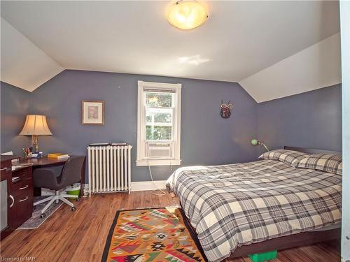 11 Bessey Street, St. Catharines, ON - Indoor Photo Showing Bedroom