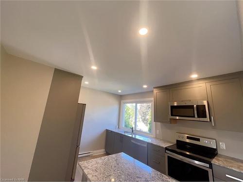 6-15 John Street, St. Catharines, ON - Indoor Photo Showing Kitchen