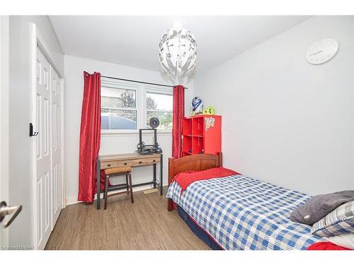 51 Aquadale Drive, St. Catharines, ON - Indoor Photo Showing Bedroom