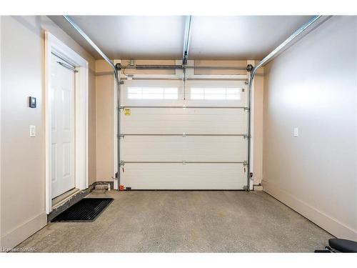 13-11 Bay Street E, Thornbury, ON - Indoor Photo Showing Garage