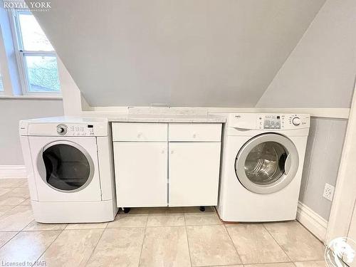 5047 Crysler Avenue, Niagara Falls, ON - Indoor Photo Showing Laundry Room