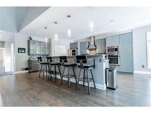 5031 River Road, Niagara Falls, ON - Indoor Photo Showing Kitchen With Upgraded Kitchen