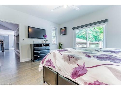 5031 River Road, Niagara Falls, ON - Indoor Photo Showing Bedroom