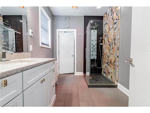 5031 River Road, Niagara Falls, ON - Indoor Photo Showing Bathroom