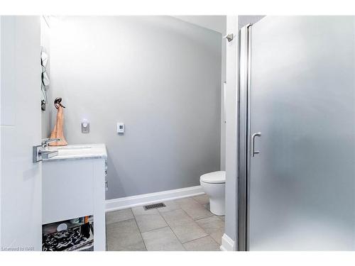 5031 River Road, Niagara Falls, ON - Indoor Photo Showing Bathroom