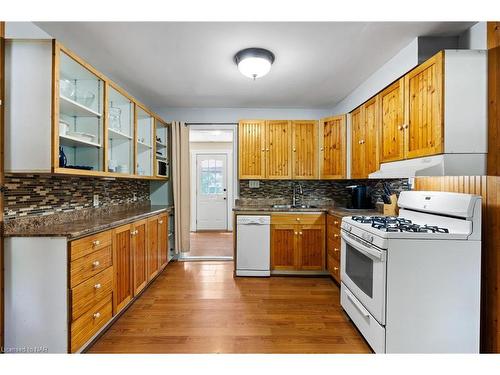 10567 Maplewood Drive, Wainfleet, ON - Indoor Photo Showing Kitchen With Double Sink