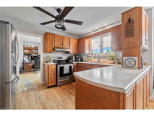 6736 Buckingham Drive, Niagara Falls, ON - Indoor Photo Showing Kitchen