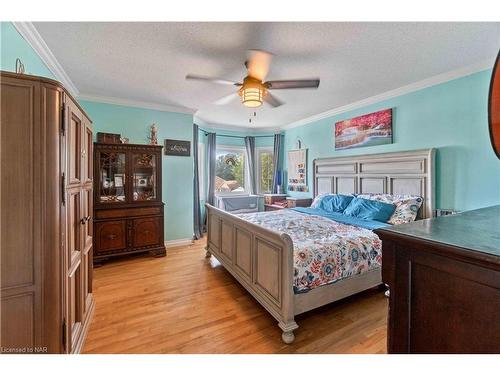 6736 Buckingham Drive, Niagara Falls, ON - Indoor Photo Showing Bedroom