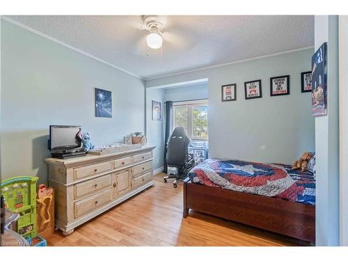 6736 Buckingham Drive, Niagara Falls, ON - Indoor Photo Showing Bedroom