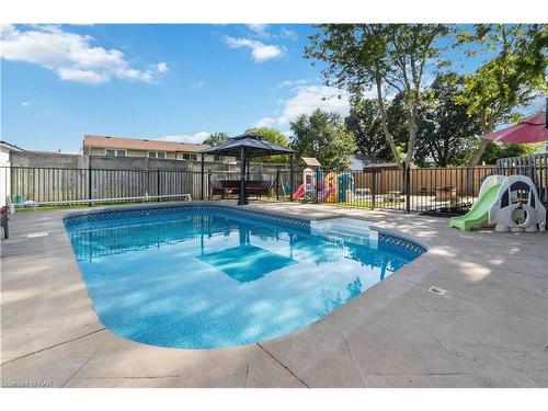 6736 Buckingham Drive, Niagara Falls, ON - Outdoor With In Ground Pool With Backyard