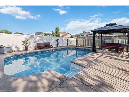 6736 Buckingham Drive, Niagara Falls, ON - Outdoor With In Ground Pool With Deck Patio Veranda With Backyard