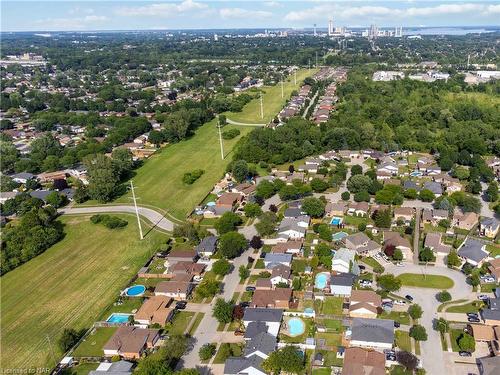 6736 Buckingham Drive, Niagara Falls, ON - Outdoor With In Ground Pool With View