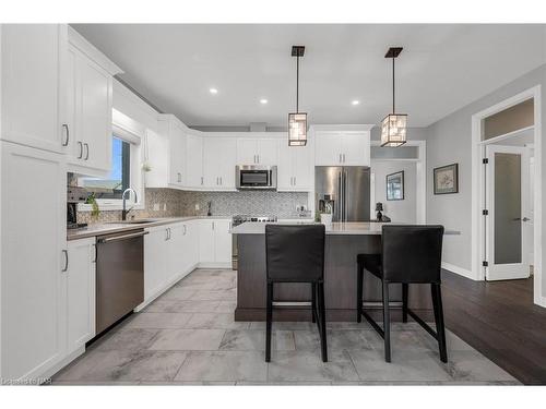 31 Secord Street, Thorold, ON - Indoor Photo Showing Kitchen With Stainless Steel Kitchen With Upgraded Kitchen