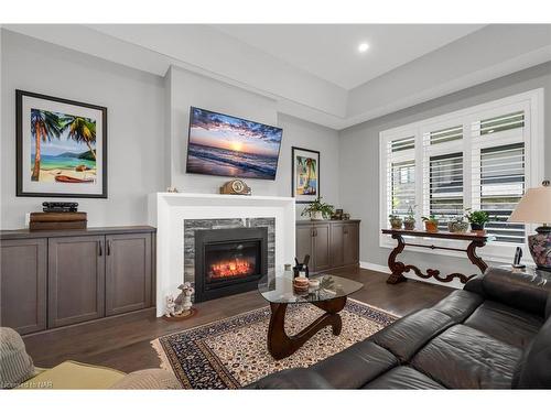 31 Secord Street, Thorold, ON - Indoor Photo Showing Living Room With Fireplace