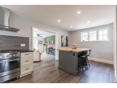 96 South Drive, St. Catharines, ON - Indoor Photo Showing Kitchen With Upgraded Kitchen