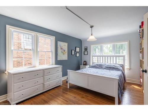 96 South Drive, St. Catharines, ON - Indoor Photo Showing Bedroom