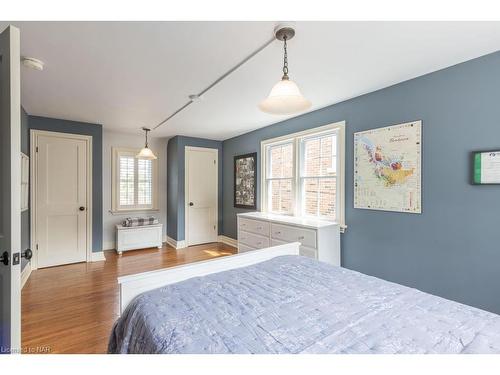 96 South Drive, St. Catharines, ON - Indoor Photo Showing Bedroom