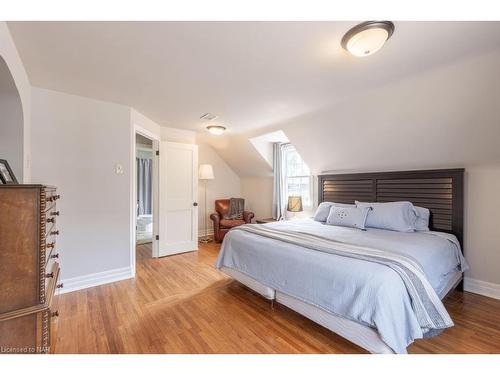 96 South Drive, St. Catharines, ON - Indoor Photo Showing Bedroom