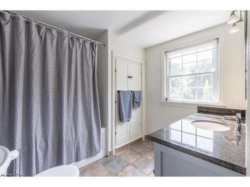 96 South Drive, St. Catharines, ON - Indoor Photo Showing Bathroom