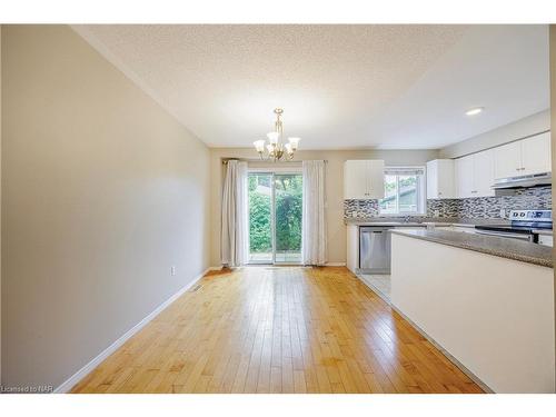 150 Dorothy Street, St. Catharines, ON - Indoor Photo Showing Kitchen With Upgraded Kitchen