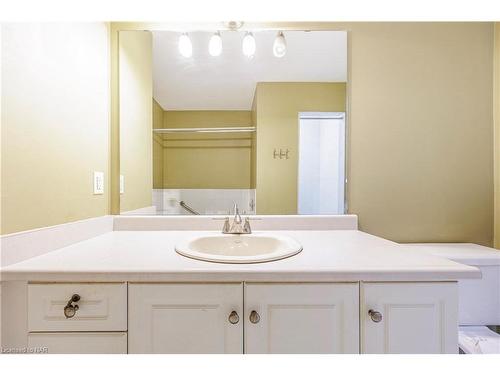 150 Dorothy Street, St. Catharines, ON - Indoor Photo Showing Bathroom