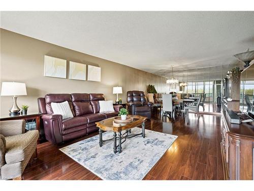 506-3 Towering Heights Boulevard, St. Catharines, ON - Indoor Photo Showing Living Room