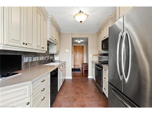 506-3 Towering Heights Boulevard, St. Catharines, ON - Indoor Photo Showing Kitchen