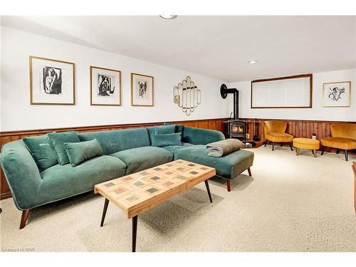 305 Centre Street, Niagara-On-The-Lake, ON - Indoor Photo Showing Living Room