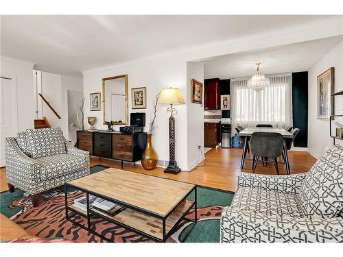 305 Centre Street, Niagara-On-The-Lake, ON - Indoor Photo Showing Living Room