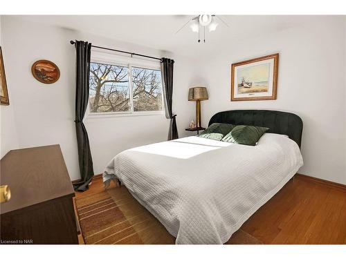 305 Centre Street, Niagara-On-The-Lake, ON - Indoor Photo Showing Bedroom