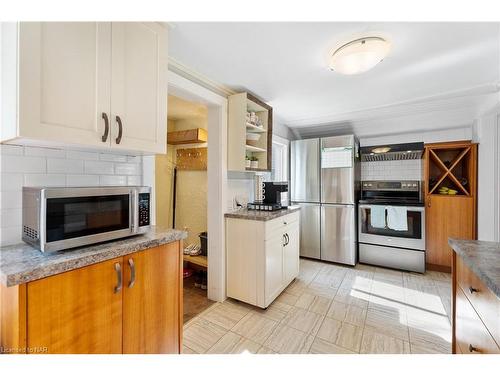 62 Louisa Street, St. Catharines, ON - Indoor Photo Showing Kitchen