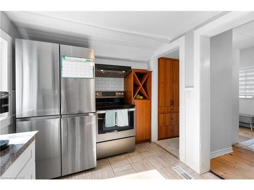 62 Louisa Street, St. Catharines, ON - Indoor Photo Showing Kitchen