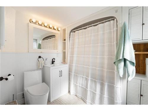 62 Louisa Street, St. Catharines, ON - Indoor Photo Showing Bathroom