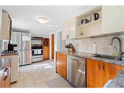 62 Louisa Street, St. Catharines, ON - Indoor Photo Showing Kitchen