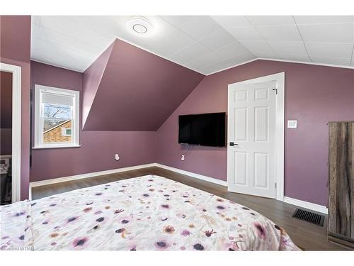 62 Louisa Street, St. Catharines, ON - Indoor Photo Showing Bedroom