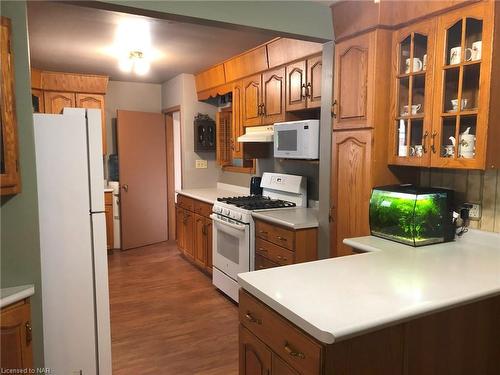 2032 3Rd Con Road, Port Colborne, ON - Indoor Photo Showing Kitchen