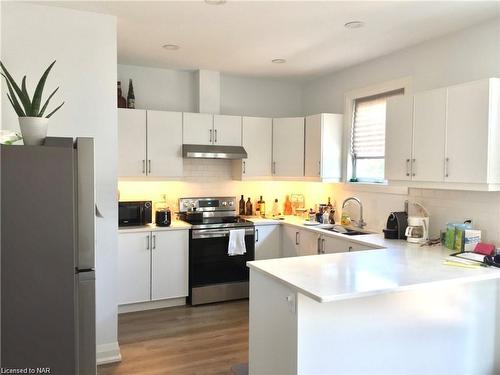 3 Aspen Common, St. Catharines, ON - Indoor Photo Showing Kitchen With Double Sink With Upgraded Kitchen