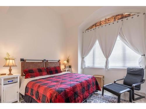 60 Burnaby Boulevard, Toronto, ON - Indoor Photo Showing Bedroom