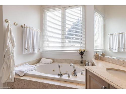 60 Burnaby Boulevard, Toronto, ON - Indoor Photo Showing Bathroom