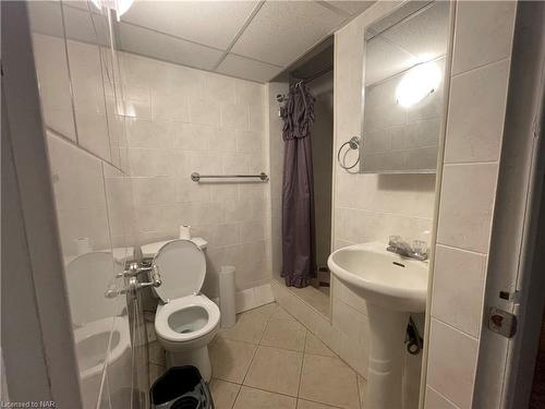 6616 Dorchester Road, Niagara Falls, ON - Indoor Photo Showing Bathroom