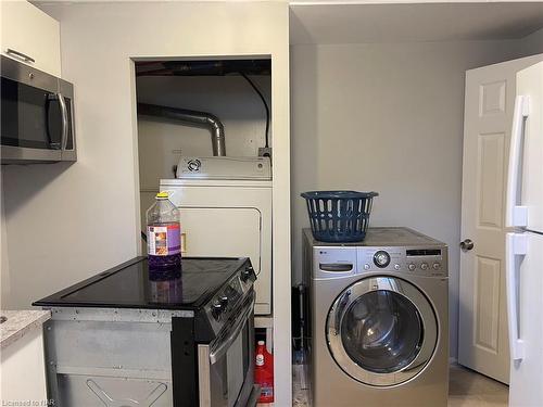 6616 Dorchester Road, Niagara Falls, ON - Indoor Photo Showing Laundry Room
